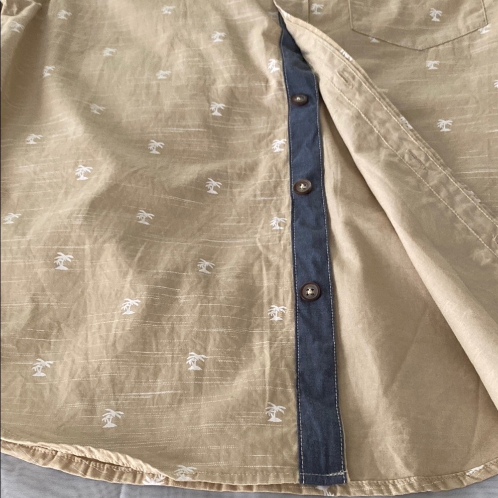 Tan Geometric Pattern Short Sleeve - Picture 4 of 9